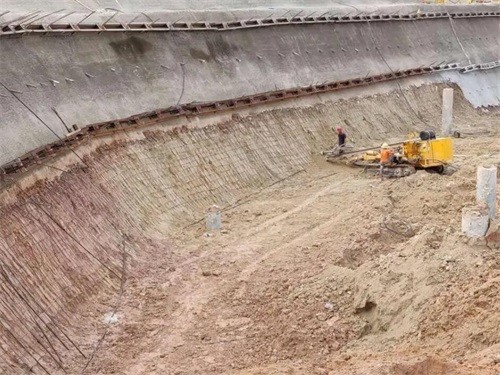 威宁基坑边坡加固